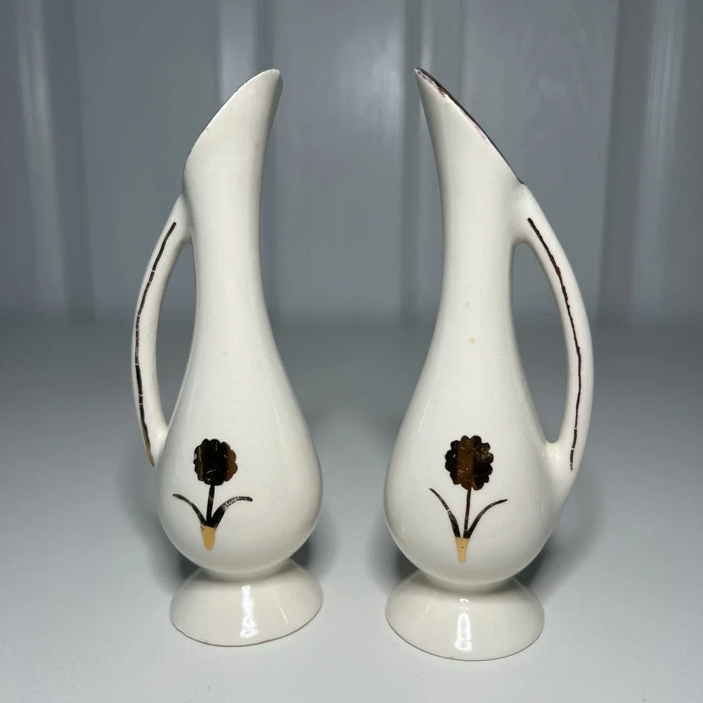 Vintage Mid-Century Atlantic Mold Long Neck Decorative Pitcher Vase‎
